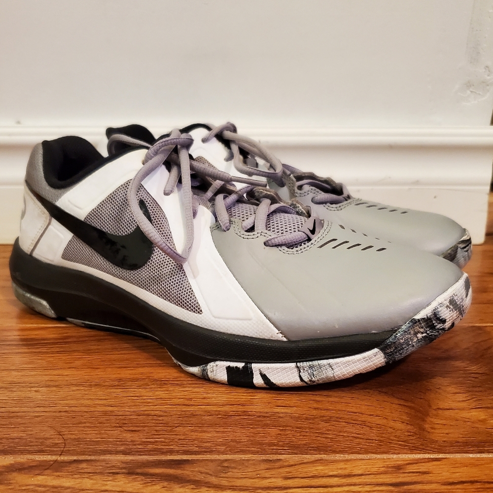 Nike Men's Air Mavin Low Basketball Shoe